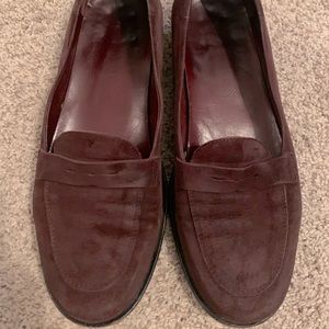 Maroon Tod’s loafers